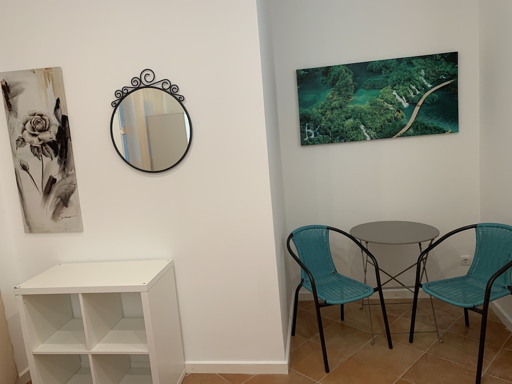 Economy Twin Room, Shared Bathroom photo 2