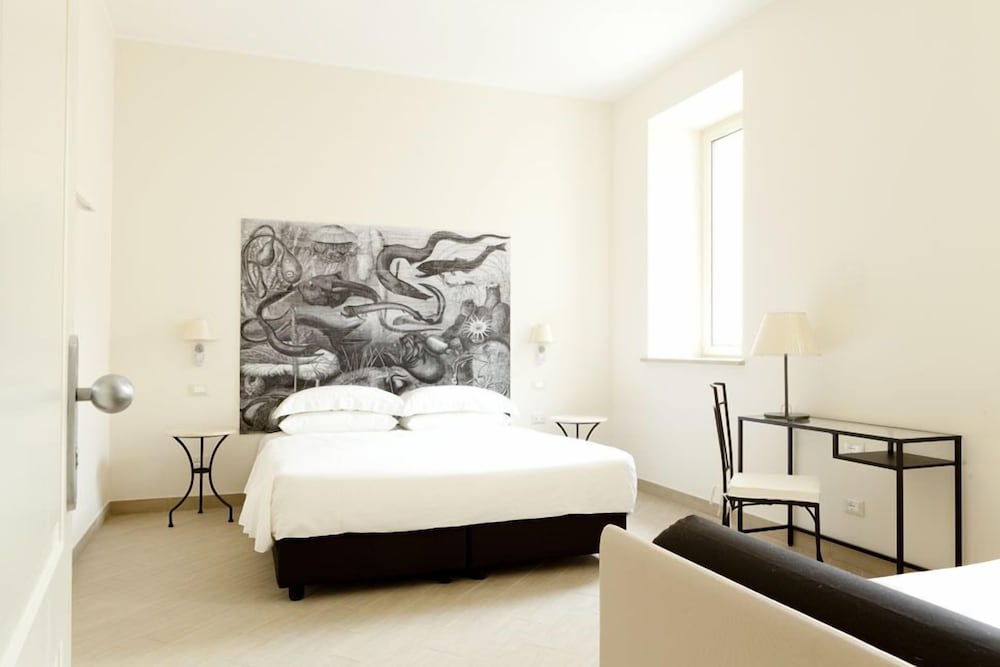 Double Room - Photo 6