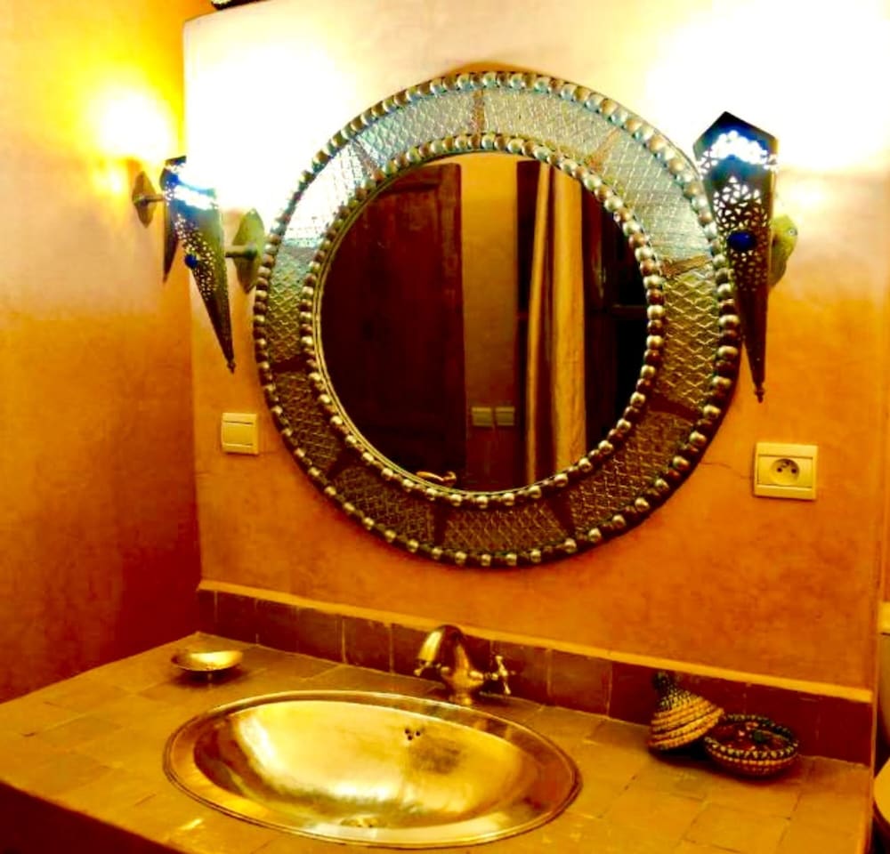 Deluxe Double Room - Photo 15