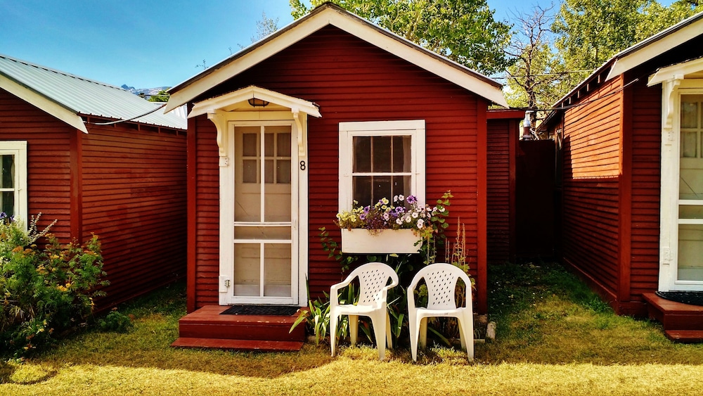 Basic Cabin, 1 Double Bed, Refrigerator & Microwave, Mountain View photo 1