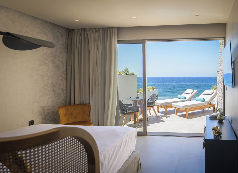 Ivory Gold Suite Seaview Individual Pool