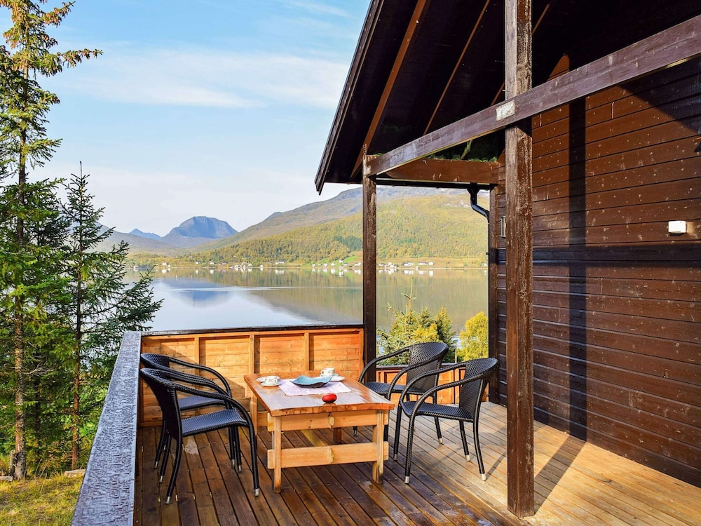 Royal Suite, 1 King Bed, Lake View - Photo 6
