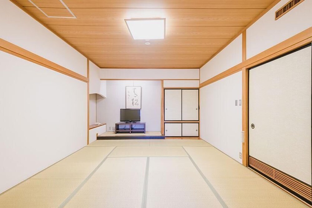 Economy Japanese-Style-Room with 10+4.5 Tatami mats(Annex) - Indoor Bath - Non-Smoking - Photo 1