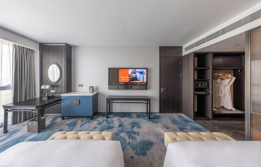 Basic Twin Room, 2 Double Beds, City View photo 2