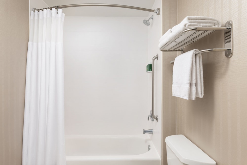 Suite - Photo 10