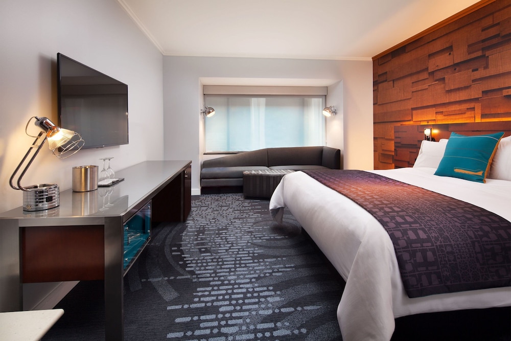 Standard Room, 1 King Bed - Photo 4