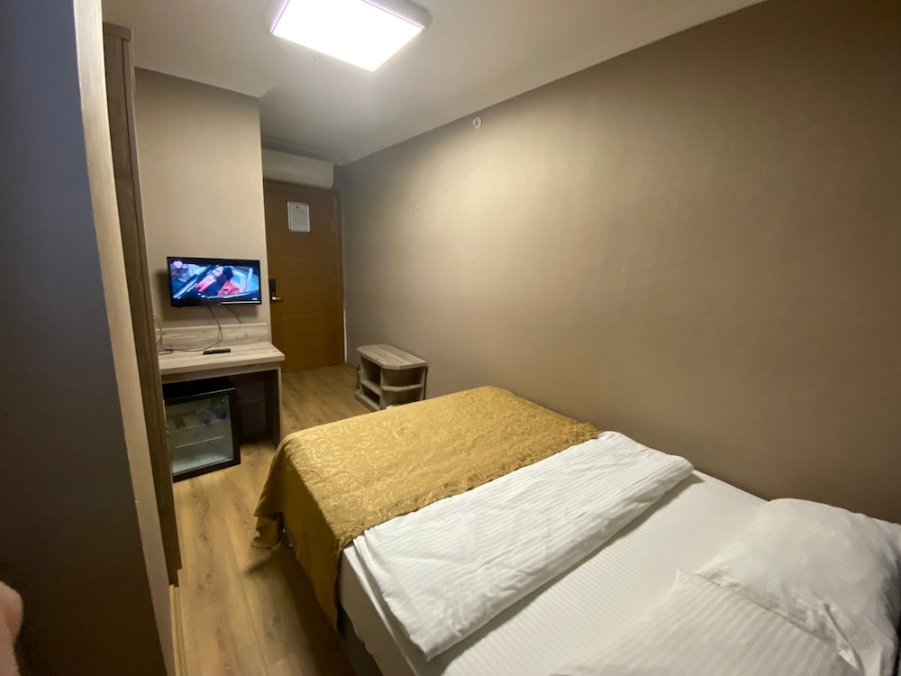 Economy Double Room photo 1