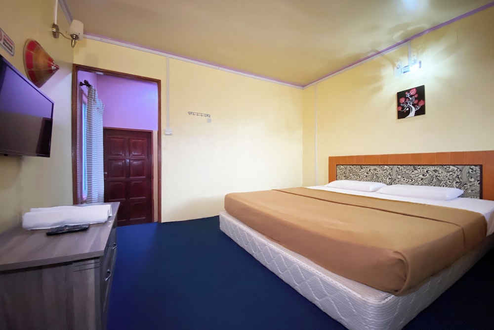 Double Room, Private Bathroom - Photo 3