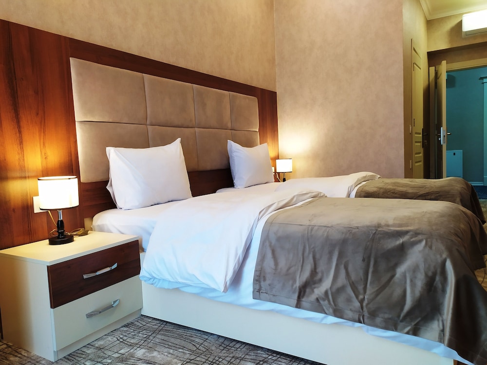 Standard Double Room, 1 King Bed, Non Smoking - Photo 1