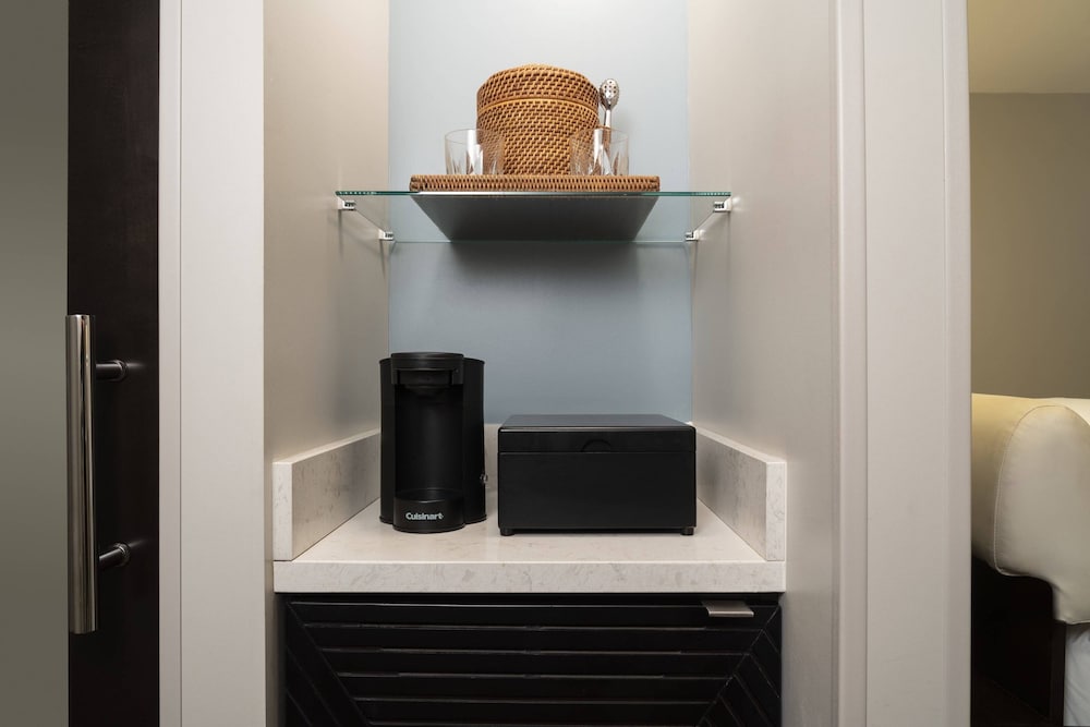 Room, 1 King Bed, Bathtub Grab Bars, Balcony (mobility/hearing Accessible, Balcony)