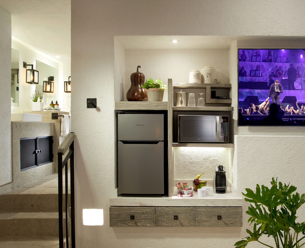 Design Studio Suite, 1 King Bed, Non Smoking, Ensuite