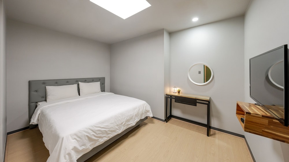 Basic Room, 1 Bedroom (Room B103 (Couple/Family Room)) - Photo 4