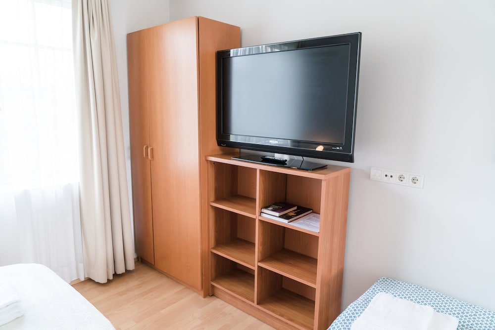 Economy Studio, 2 Twin Beds, Kitchenette, Mountain View - Photo 4