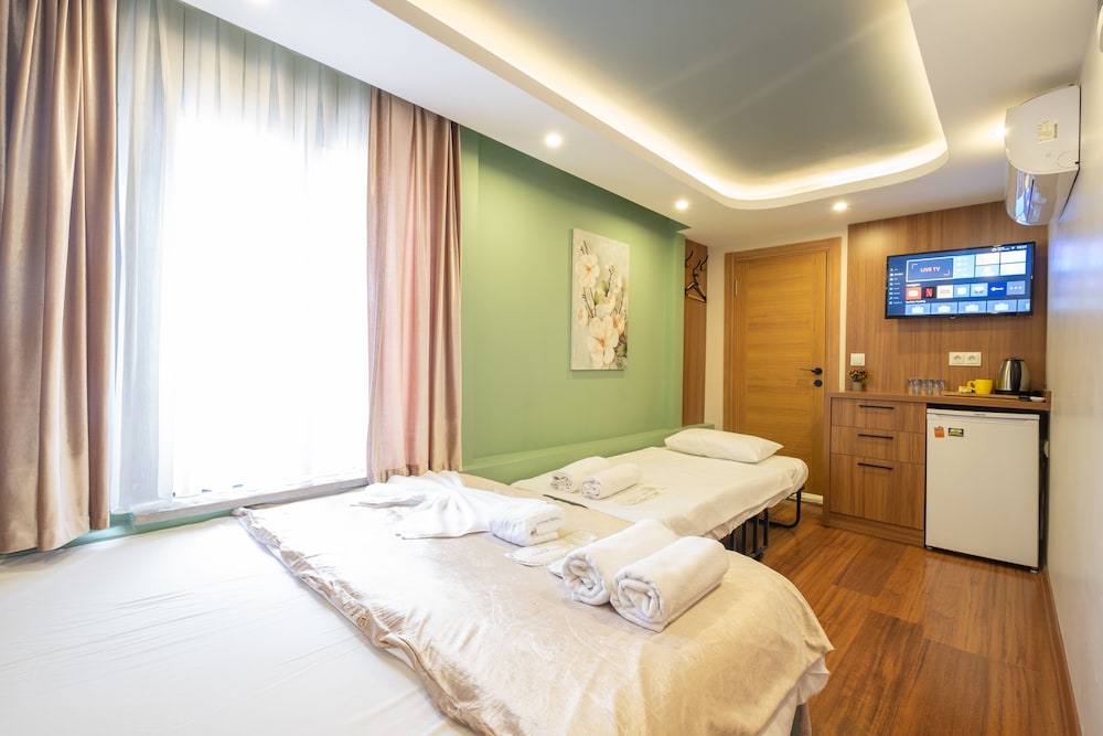 Deluxe Triple Room photo 2