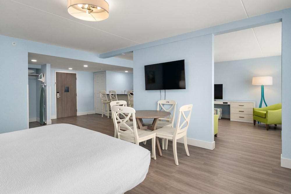 Deluxe Studio Suite, 1 King Bed (No Pets Allowed) - Photo 3