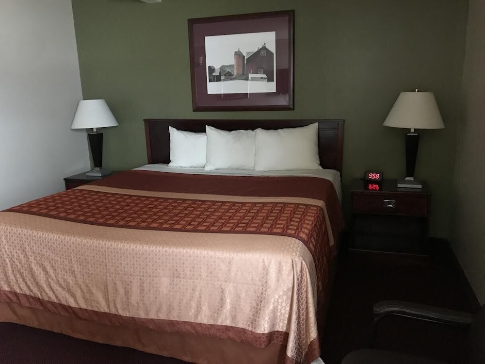 Suite, 1 King Bed, Accessible photo 1