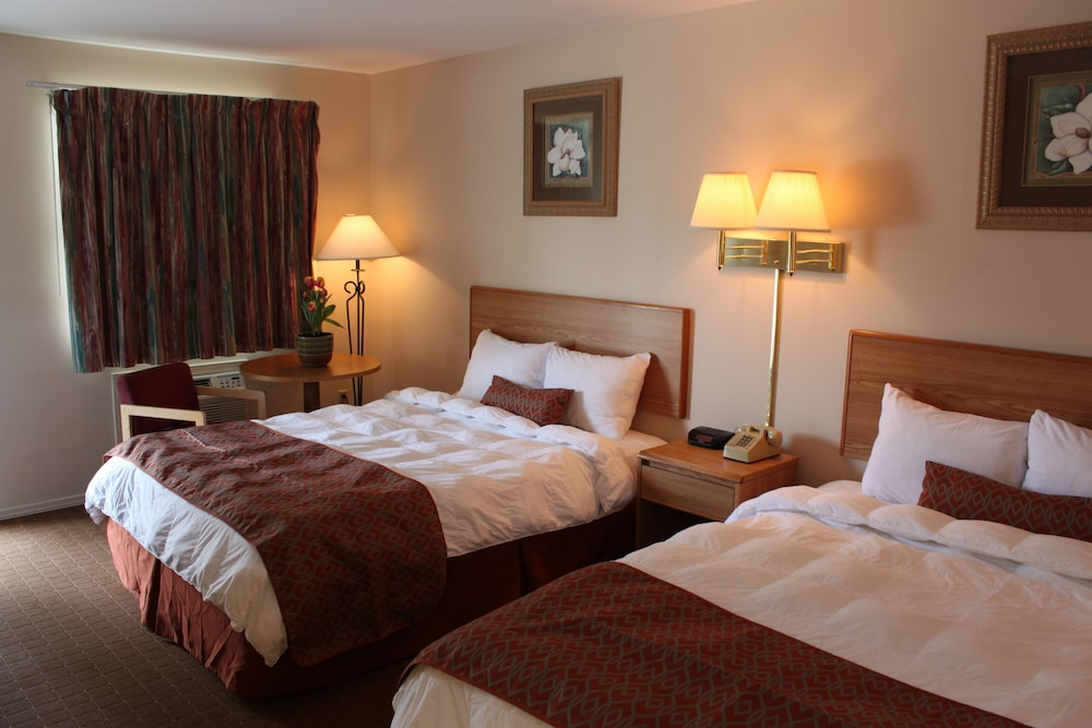 Standard Room, 2 Queen Beds photo 2