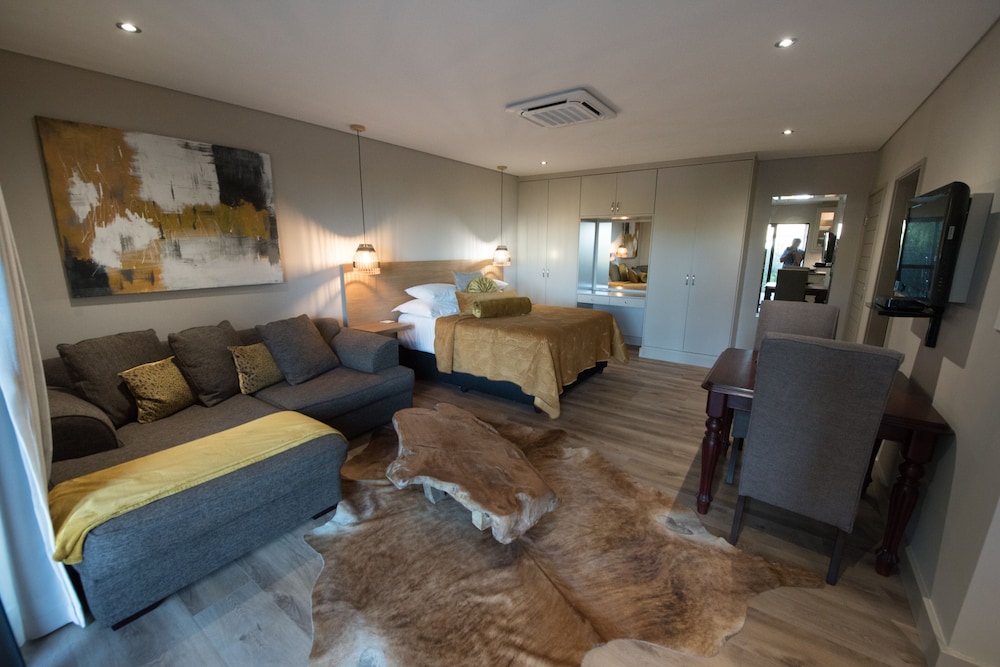 Deluxe Studio, 1 Queen Bed