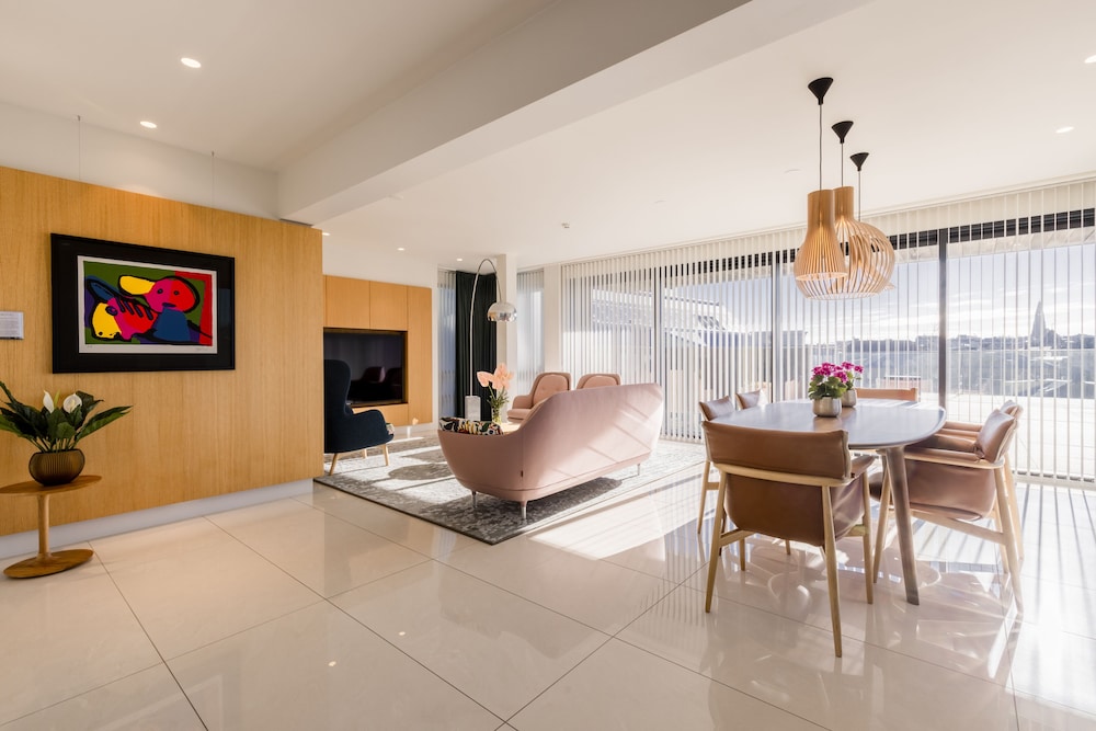 Penthouse, 3 Bedrooms, Balcony photo 1