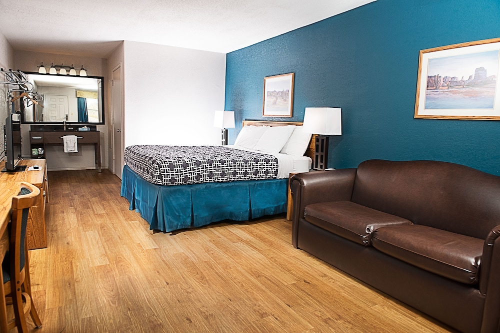 Room, 1 King Bed with Sofa bed, Accessible, Non Smoking photo 2
