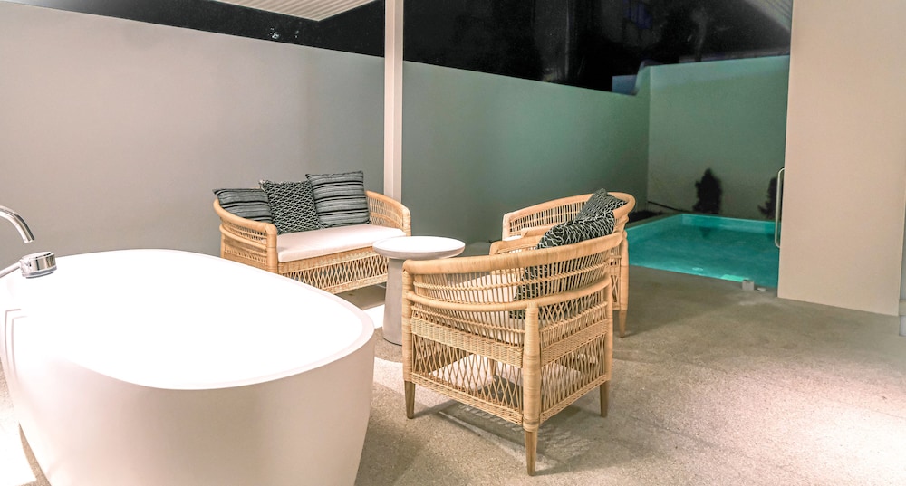 Premier Pool Villa (Roundtrip airport transfer) - Photo 4