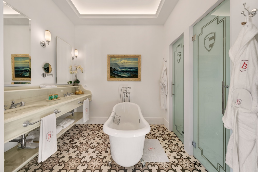 Deluxe Suite, Terrace (Jacuzzi) photo 3