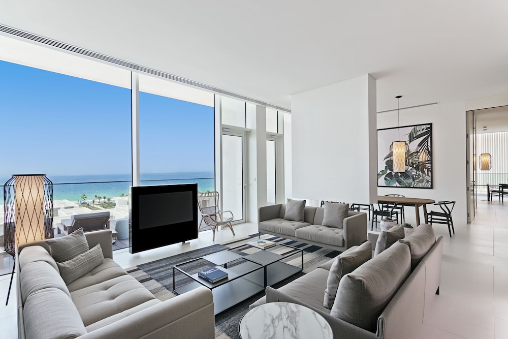 Kohinoor Ocean View Suite With Private Terrace