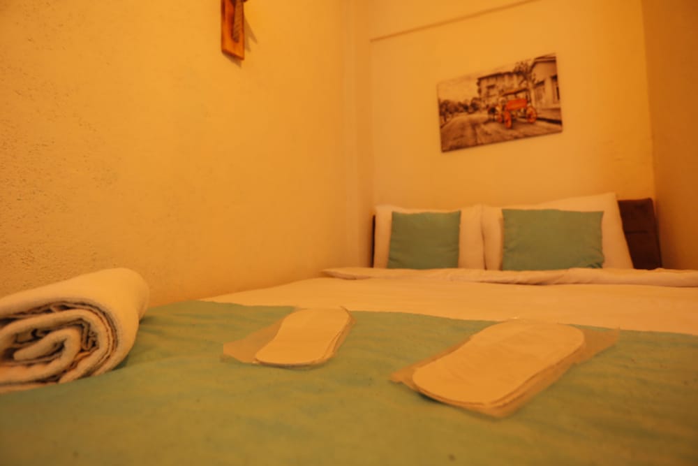 Economy Family Triple Room photo 3