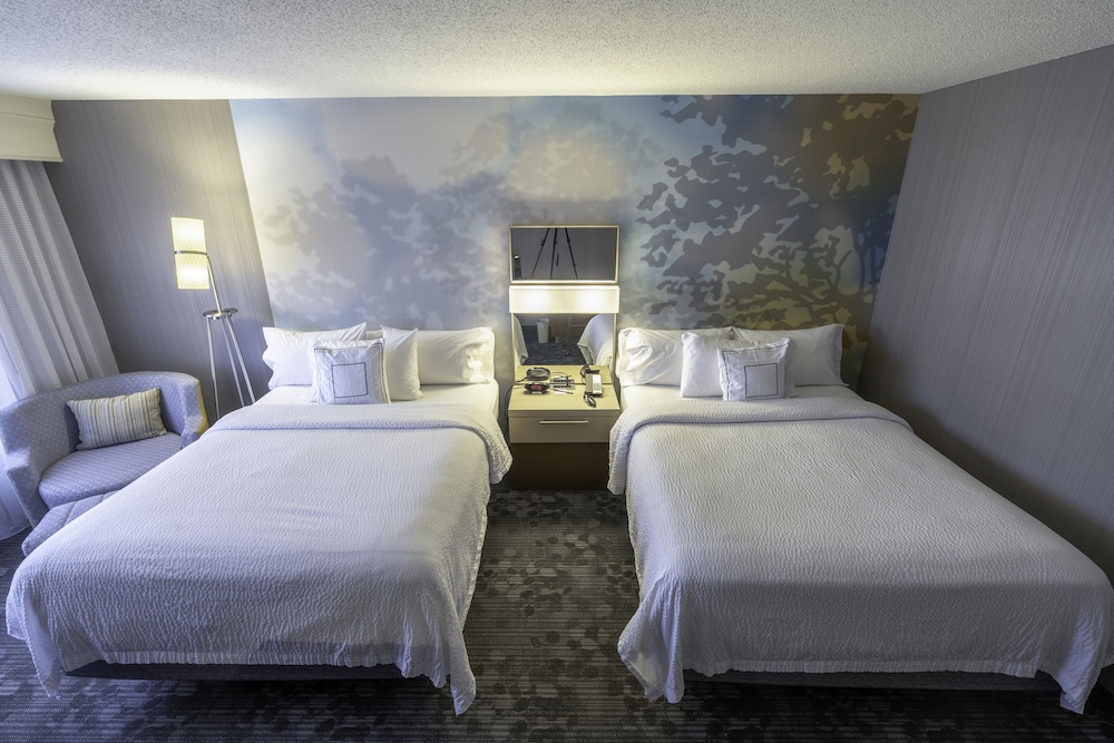Room, 2 Queen Beds (Mobility Accessible, Tub) - Photo 3