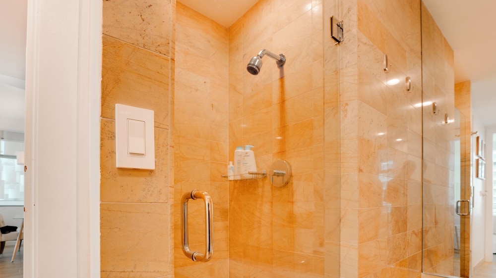 Signature Condo, Ocean View photo 2
