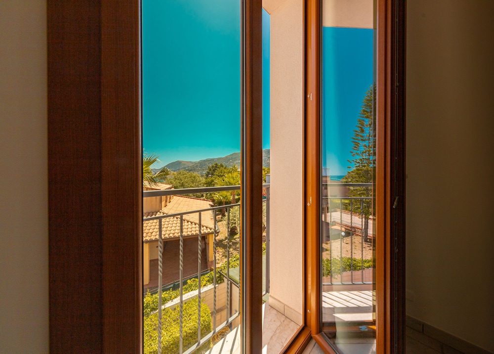 Classic Triple Room - Photo 8