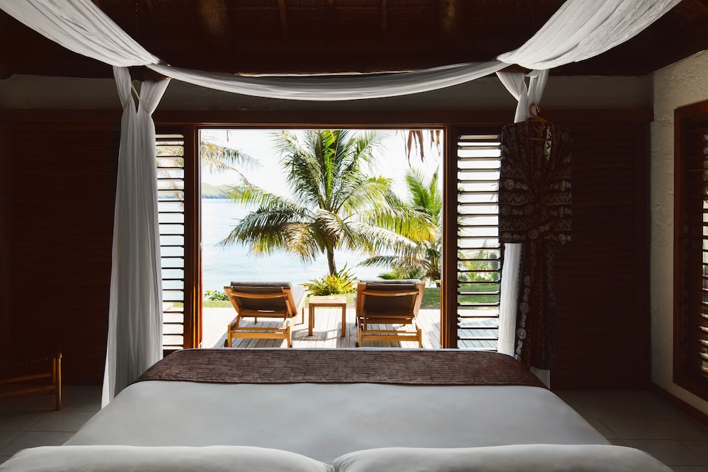 Beachfront Pool Villa photo 10