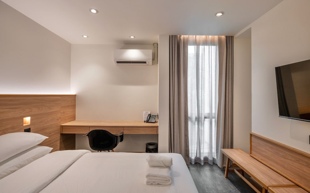 Standard Room, 1 King Bed, Private Bathroom, City View