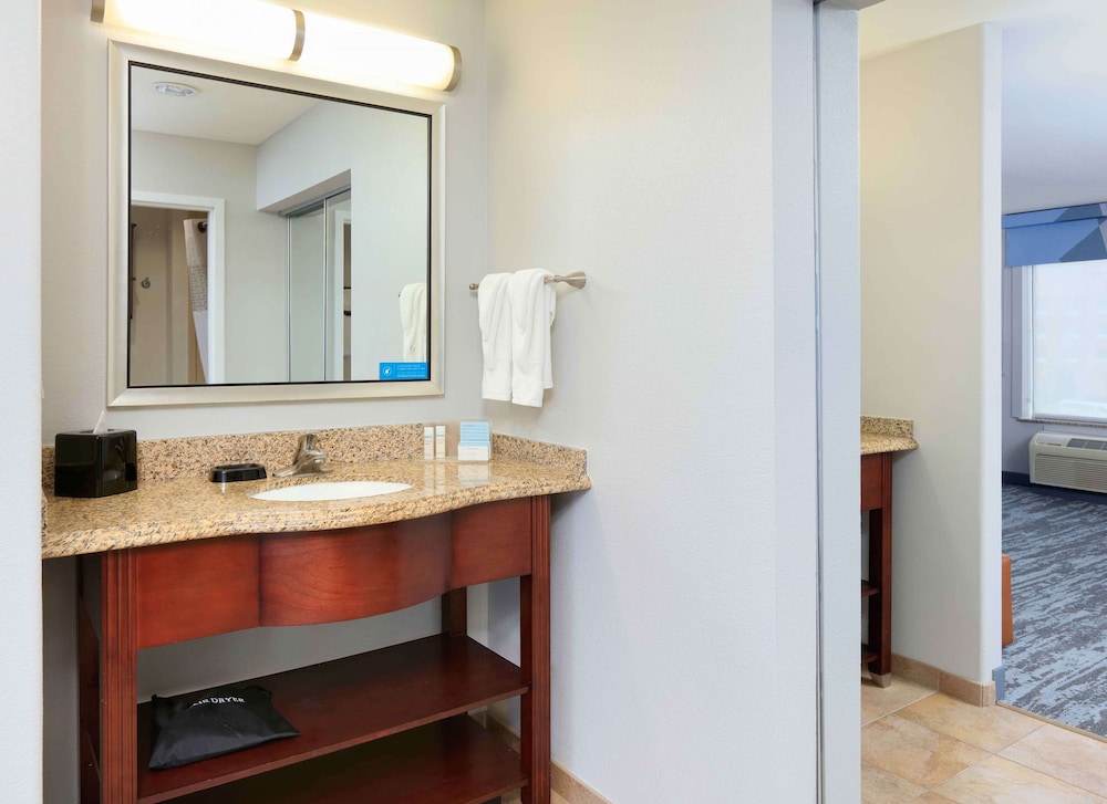 Suite, 1 King Bed, Accessible, Non Smoking - Photo 4
