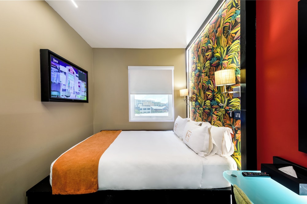 Standard Queen Room - Photo 6