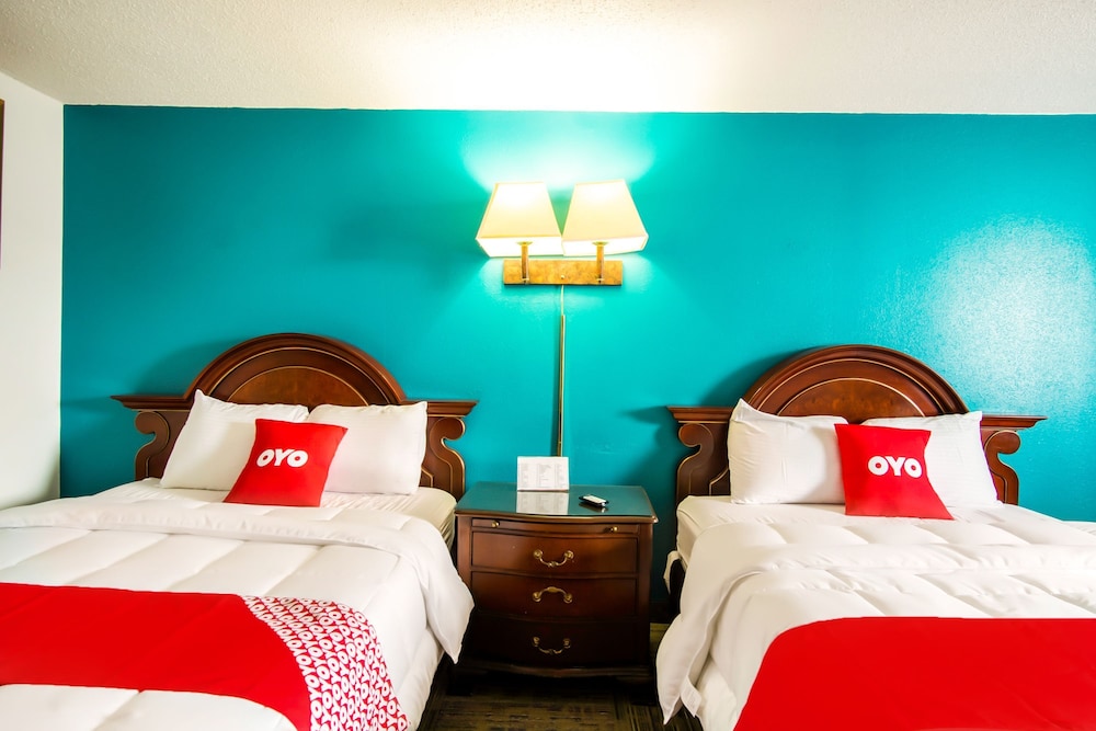 2 Queen Bed with Pull Out photo 1