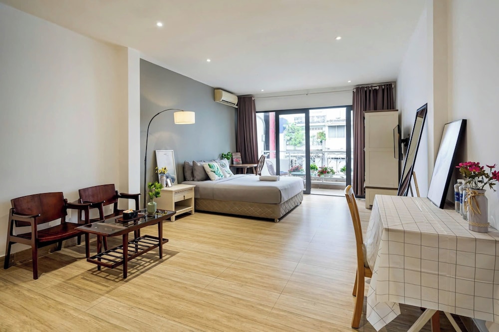 Premier Studio, 1 Queen Bed, Balcony