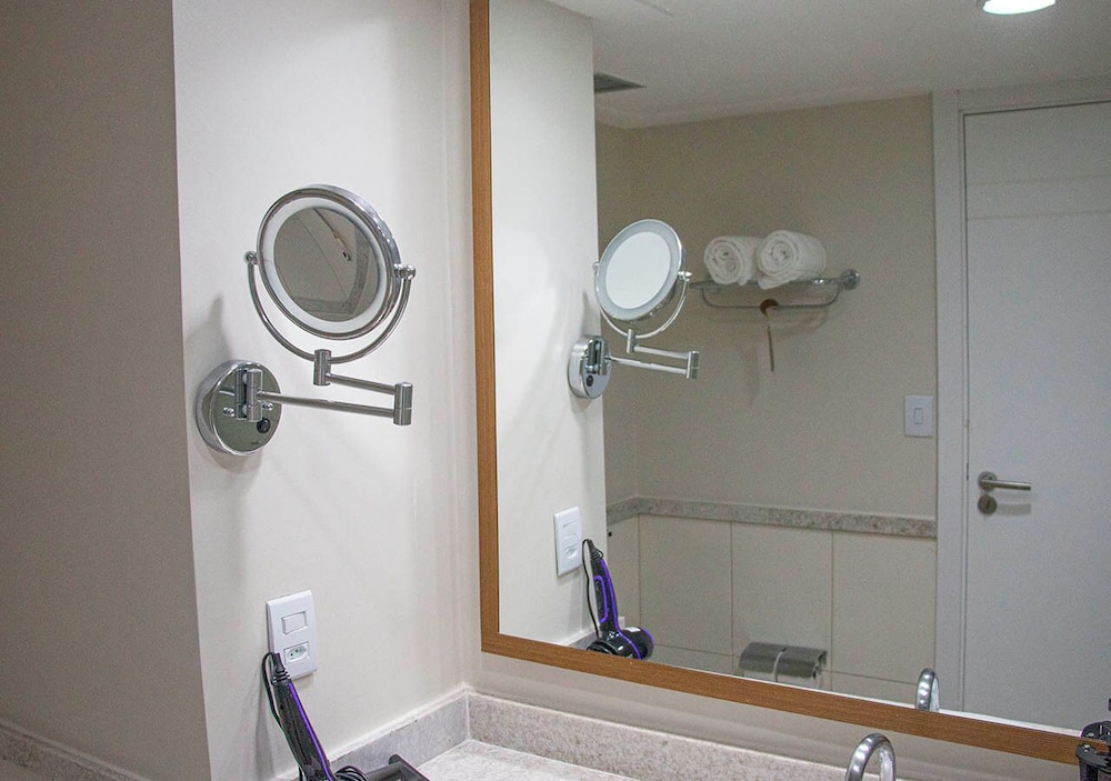 Premium Executive Suite - Photo 3