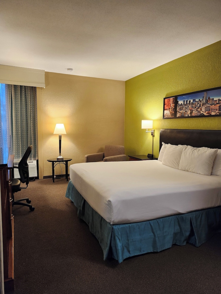 Room, 1 King Bed, Non Smoking - Photo 6