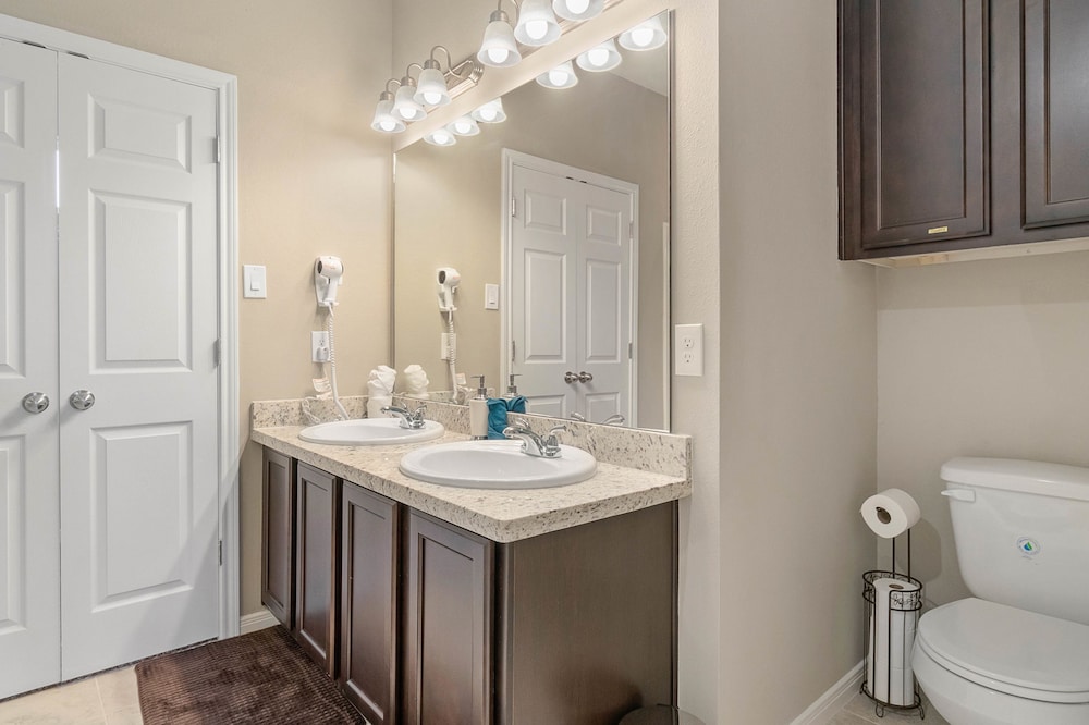 Townhome, Kitchen photo 2