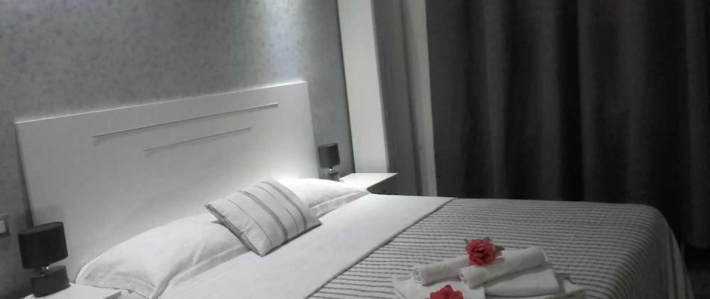 Deluxe Triple Room, 1 Bedroom, Ensuite, City View (External)