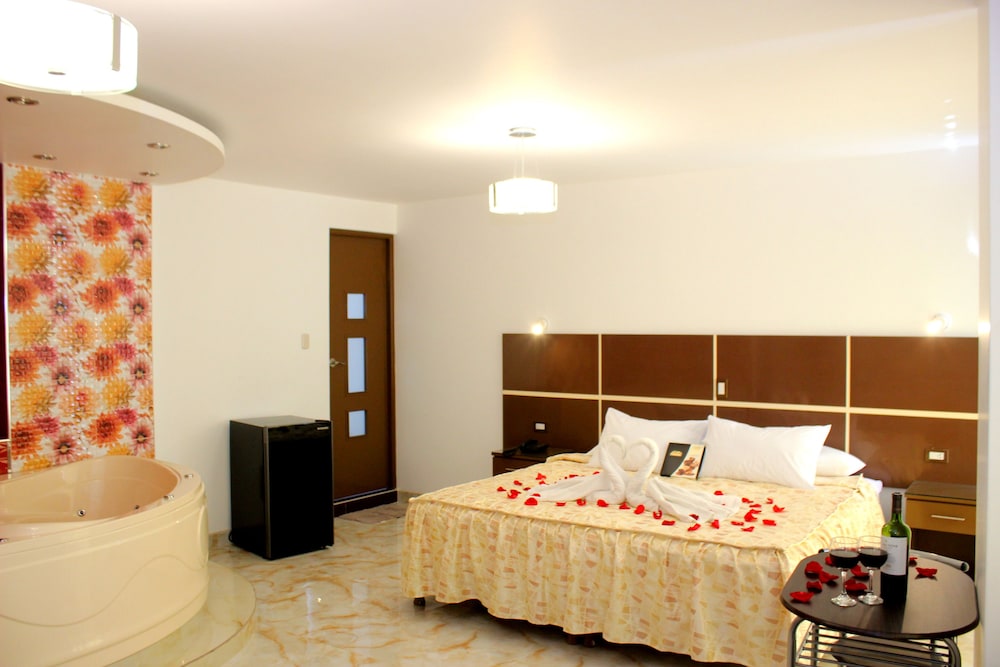 Suite, 1 King Bed photo 1