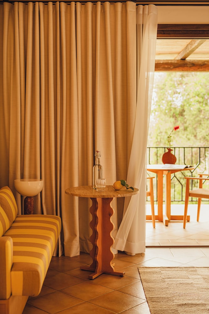 Deluxe with Sea View - Photo 5