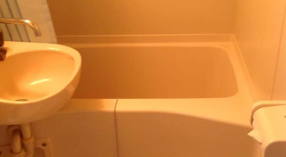 Traditional Room, Non Smoking (2-4 People, C)