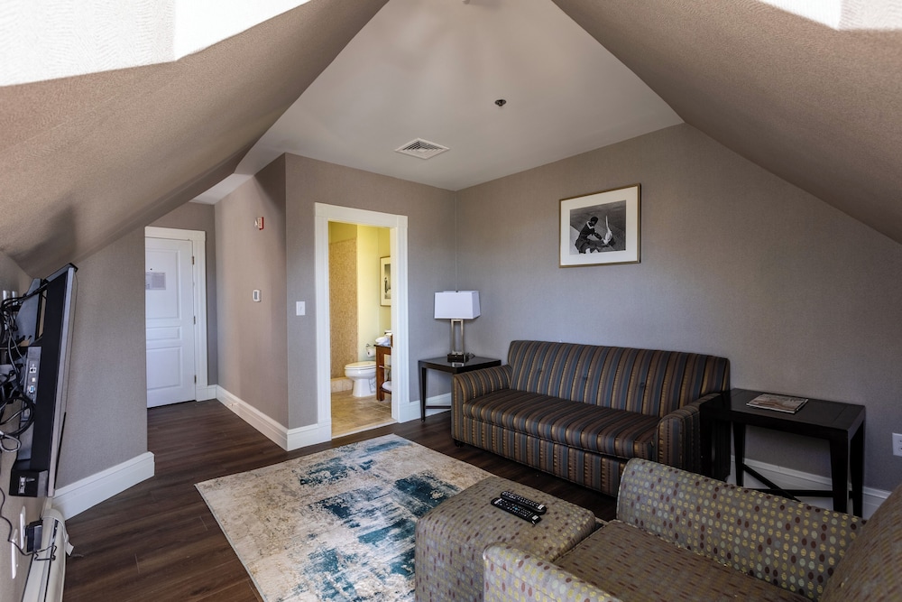 Presidential Suite, 1 Queen Bed with Sofa bed photo 2