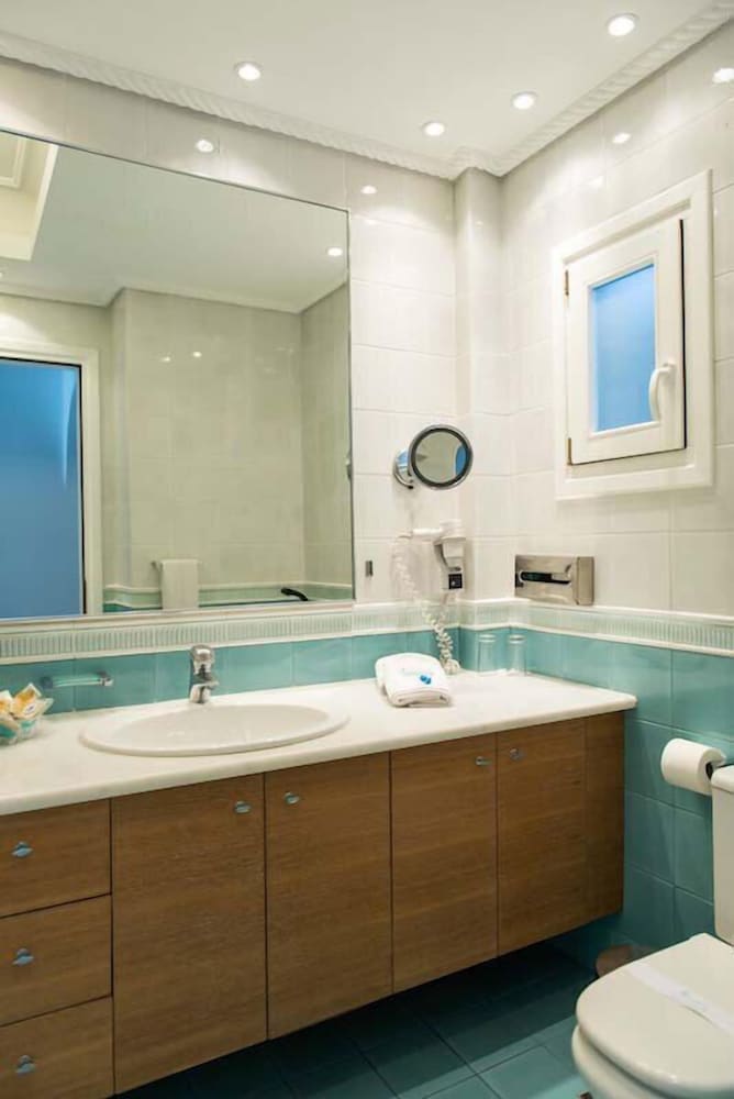 Deluxe Room - Photo 9