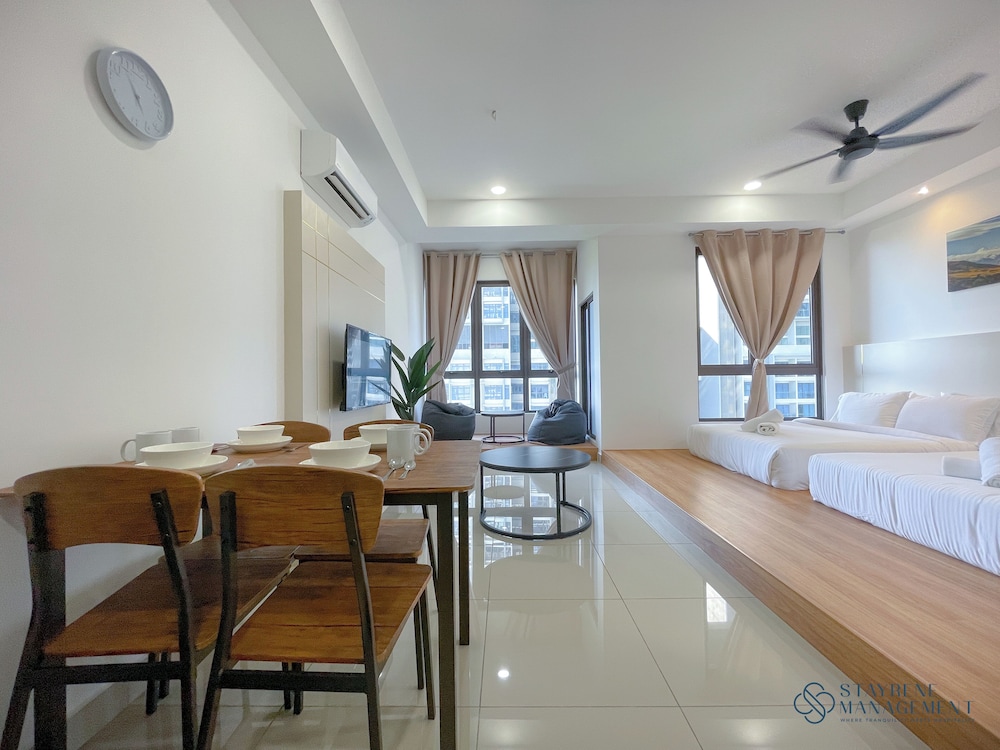 Comfort Studio, 2 Queen Beds, City View photo 2