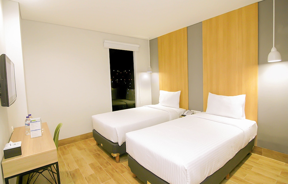 Superior Twin Room, 2 Twin Beds, Non Smoking, City View photo 1