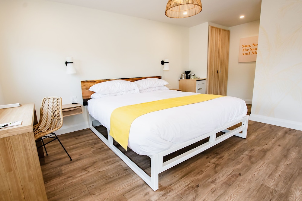 Premium Room, 1 King Bed photo 1