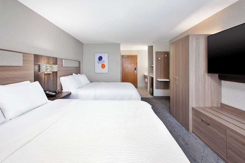 Standard Room, 2 Queen Beds - Photo 1
